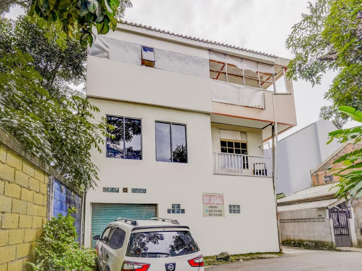 Spot On 91186 Losmen Yanti Hotel Bandung Exterior foto