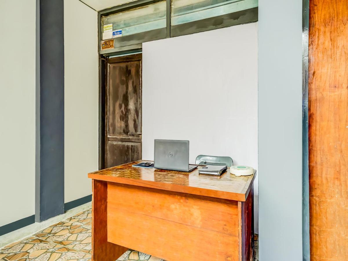 Spot On 91186 Losmen Yanti Hotel Bandung Exterior foto
