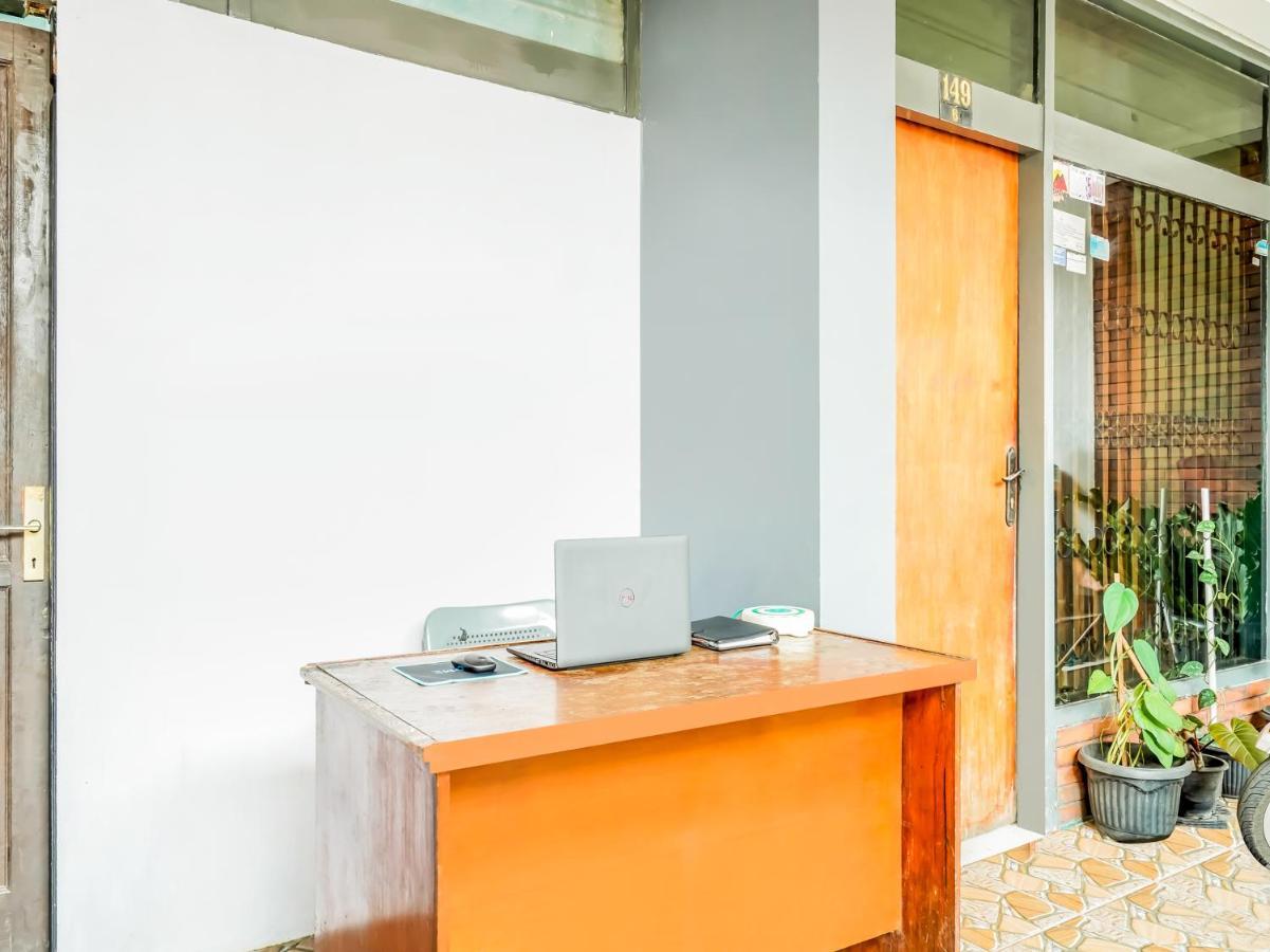 Spot On 91186 Losmen Yanti Hotel Bandung Exterior foto