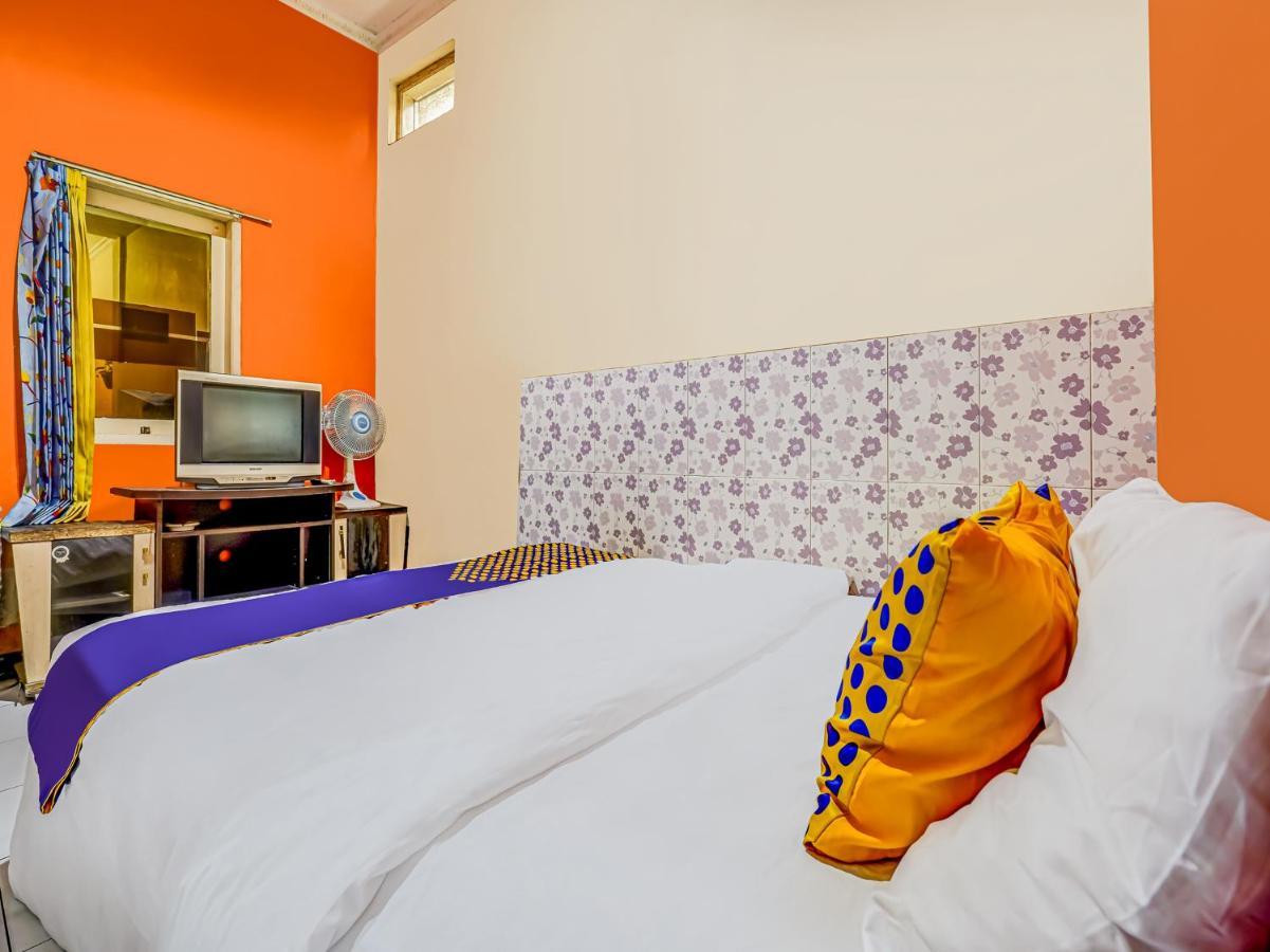 Spot On 91186 Losmen Yanti Hotel Bandung Exterior foto