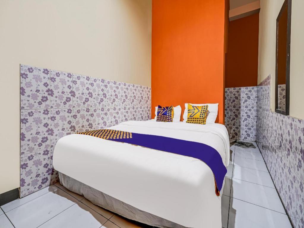 Spot On 91186 Losmen Yanti Hotel Bandung Exterior foto